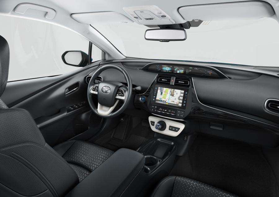 Интерьер Toyota Prius Plug-in Hybrid 2016 года  (фото 174 из 187)